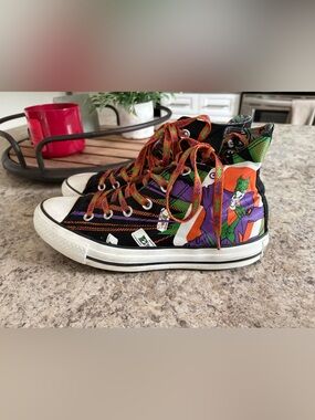 DC Comics
× Converse Chuck Taylor All Star Hi
"Batman vs. Joker" sneakers.